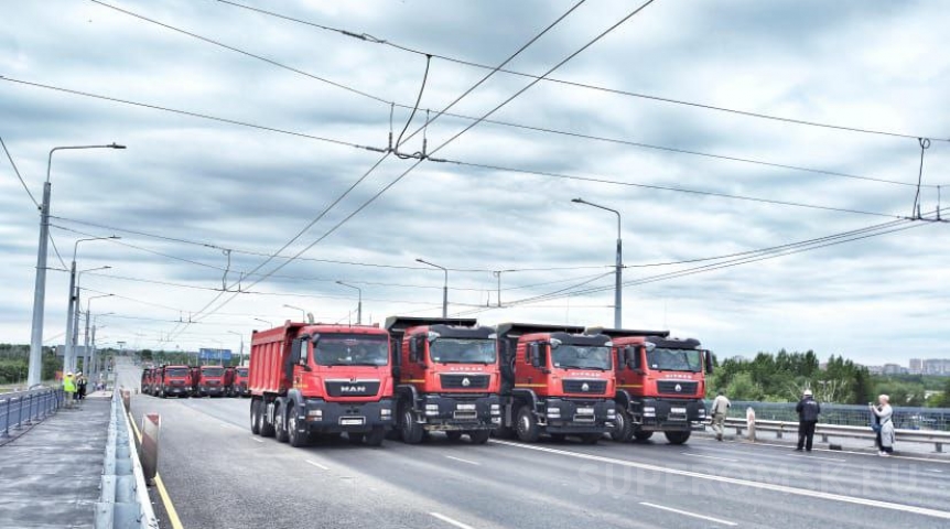 В Омске планируют ввести полный запрет на движение большегрузов в черте города