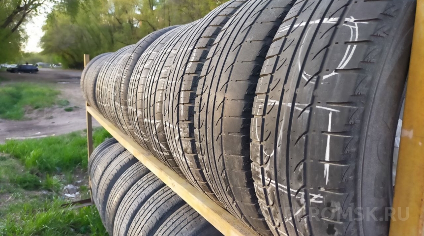 «Переобувшимся» омичам предлагают сдать летнюю резину