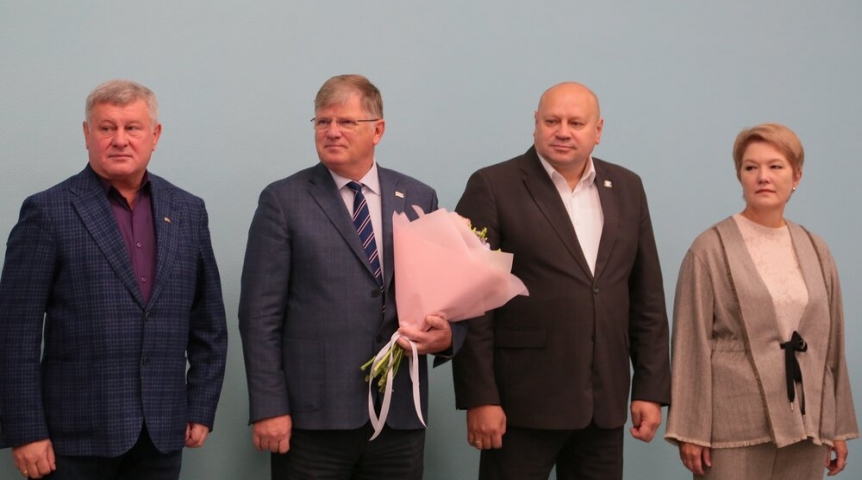 Депутаты горсовета и мэр восхитились обновленной омской школой № 82