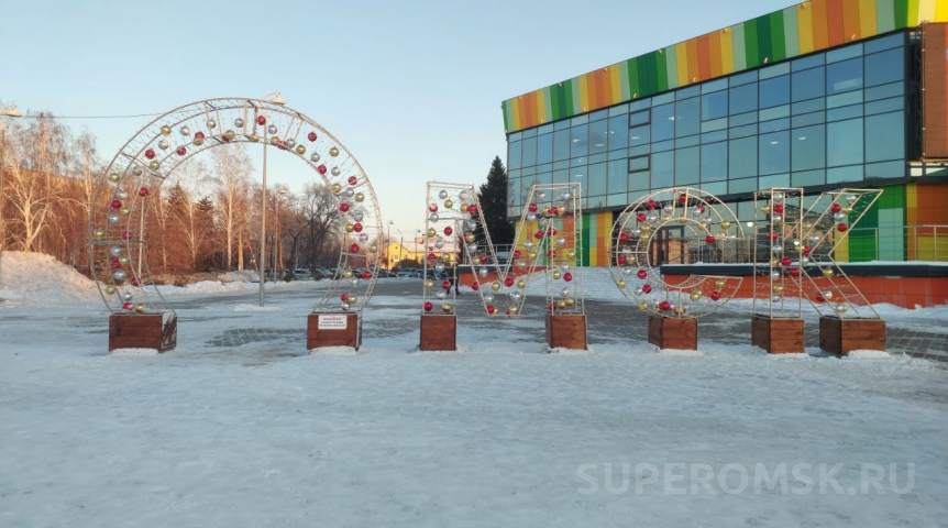 Шелест сообщил о решении по благотворительным елкам мэра в Омске