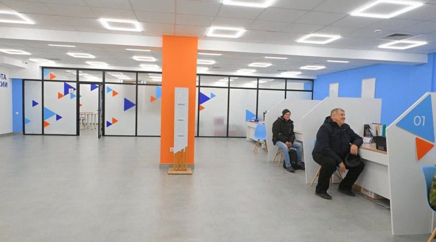 Хоценко сообщил об обновлении более половины кадровых центров в Омской области