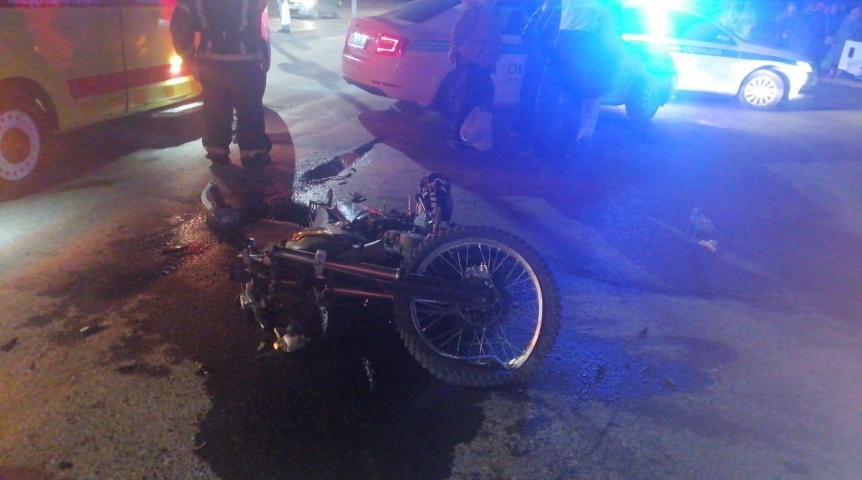 В Омске дети на питбайке столкнулись с пассажирским автобусом