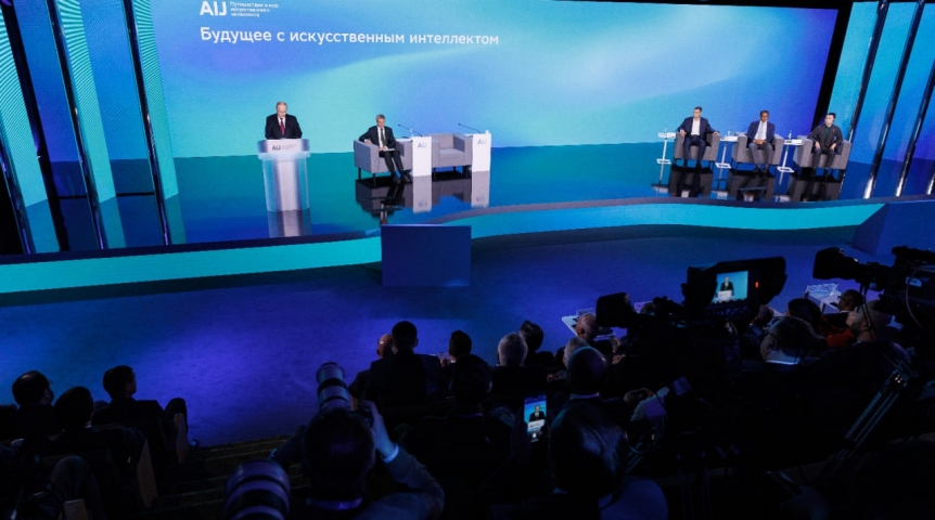 Владимир Путин принял участие в главной дискуссии AI Journey