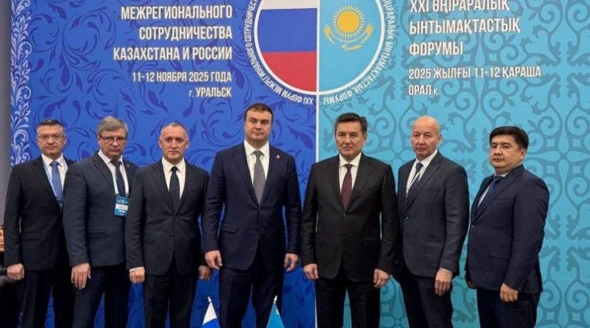 Делегация Омской области во главе с Виталием Хоценко работает на российско-казахстанском форуме