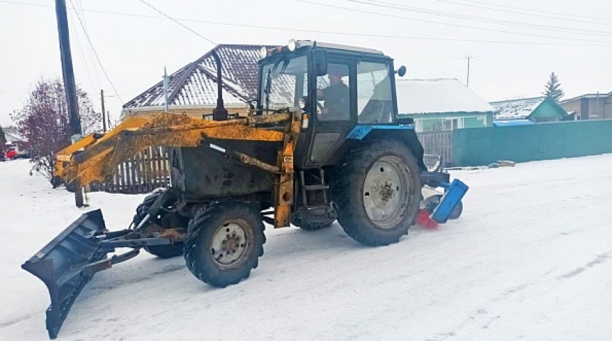Отсыпка дорог и уборка снега: в Омском районе рассказали о благоустройстве поселений