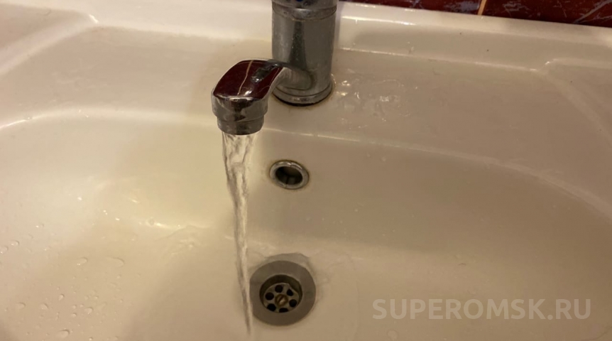 Во множестве домов Омска на весь день отключат воду