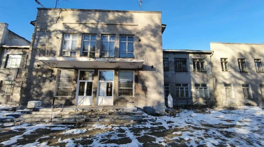 Корпус ОмГУ на окраине Омска выставили на продажу