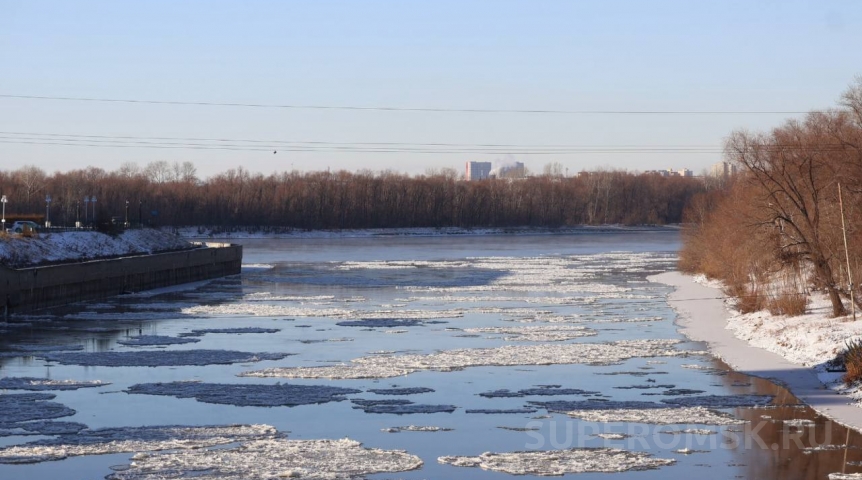 На реке в Омске начались зимние процессы