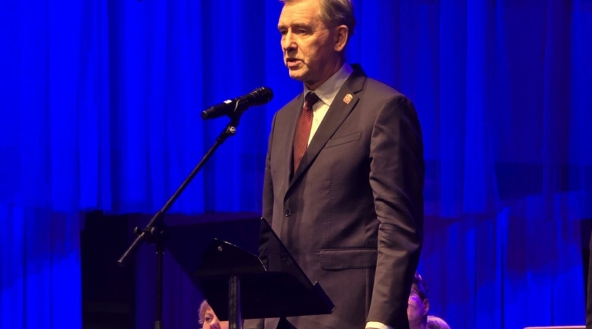 Глава Заксобрания Омской области Артемов поздравил налоговиков с их праздником