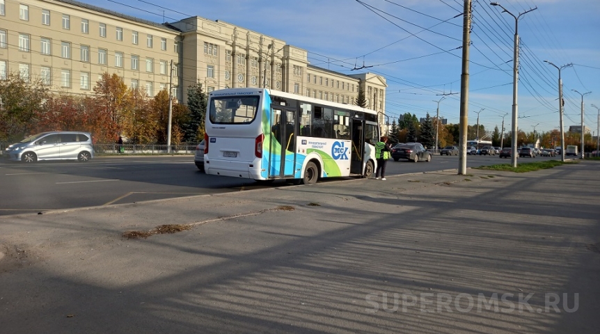 Общество В Омске почти 30 % безбилетников не оплатили свои штрафы