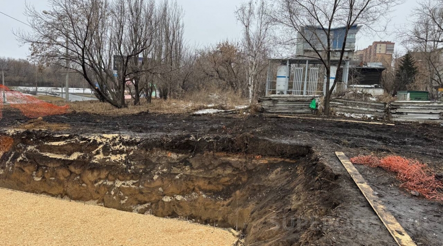 В Омске при строительстве нового корпуса КМХЦ нашли остатки снесенного дома
