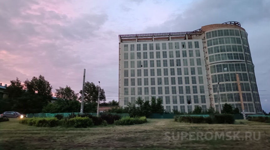 В заброшенной гостинице «Хилтон» в Омске нашли нарушения