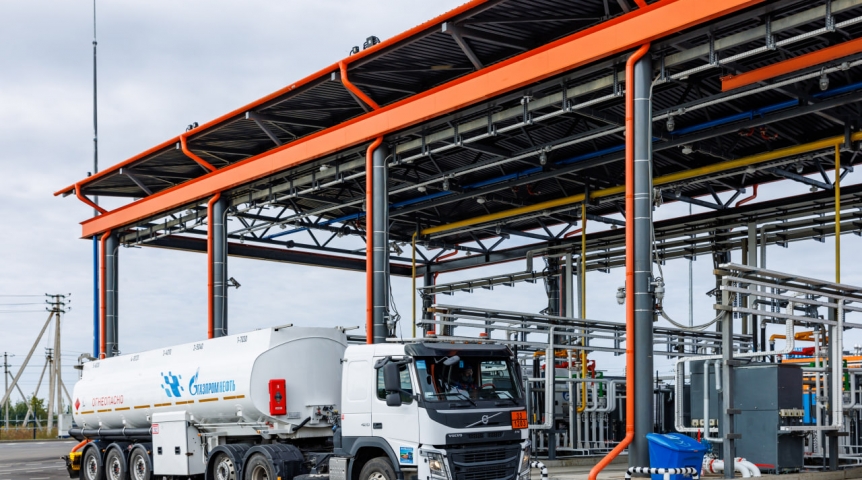 «Газпром нефть» обеспечила аграриев стабильными поставками топлива