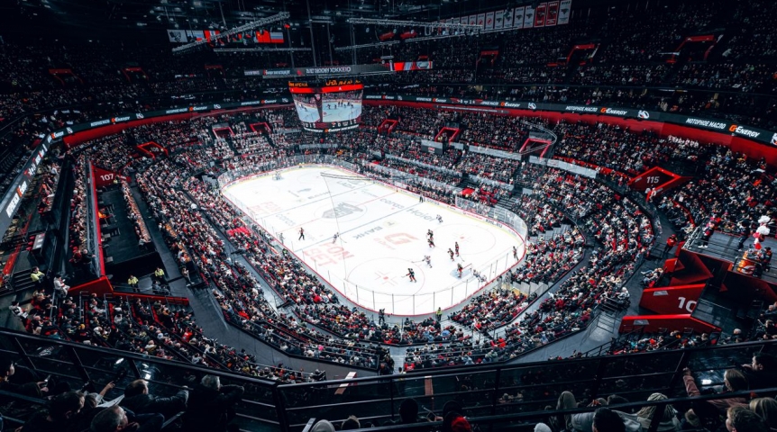 Омск отметил 75 лет хоккея: праздник и настоящие друзья на льду