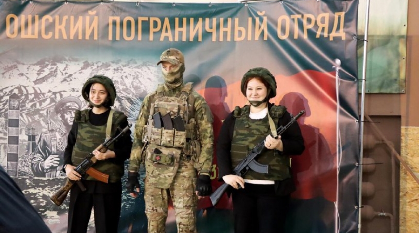 Омские пограничники показали трофейные дроны ВСУ