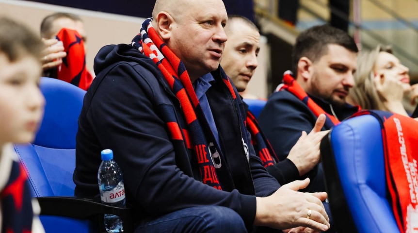 Мэр Шелест посетил матч «Омички» и пригласил жителей на волейбол