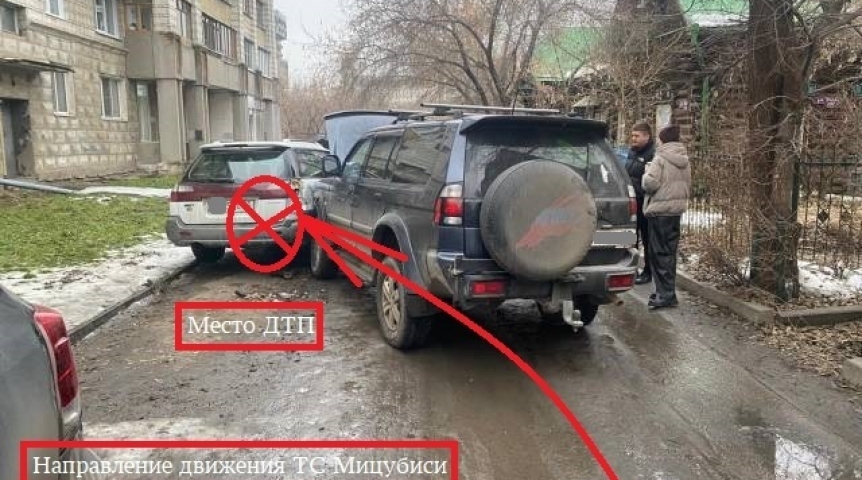 В машине на бульваре Мартынова в Омске нашли мертвого водителя