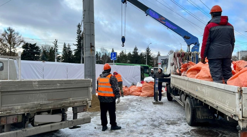 Подземный переход в центре Омска начали разбирать