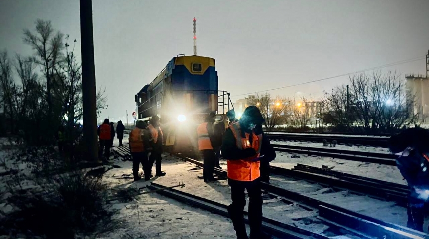 В Омске сошел с рельсов тепловоз