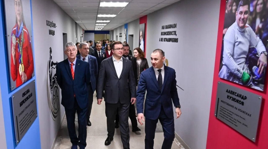 Губернатор Хоценко открыл в Омске демонстрационно-просветительский центр по адаптивному спорту