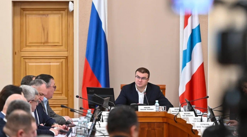 Хоценко поставил задачу омским чиновникам перед новогодними праздниками