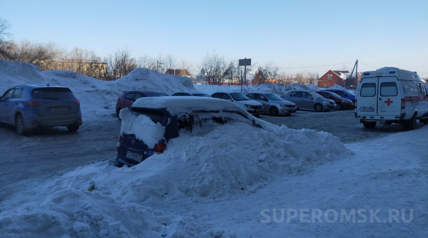 Омичам назвали суммы штрафов за скидывание снега на дороги