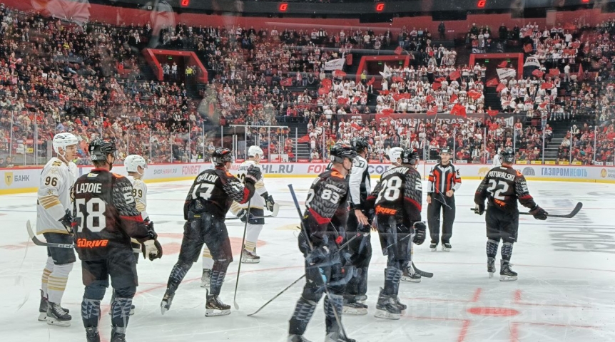 Эмоции, драки и рекорды: чем запомнился омский «Авангард» за четыре месяца «регулярки»