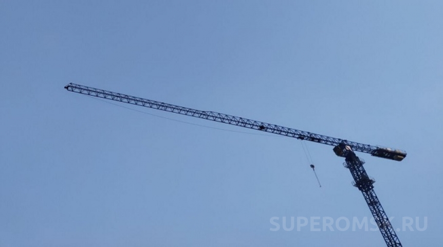 Теннисный корт в Омске заменят высоткой напротив другой новостройки