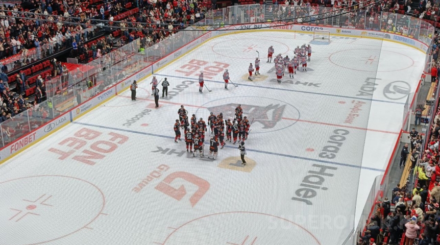 Матч омского «Авангарда» со «Спартаком» закончился дракой после сирены: видео