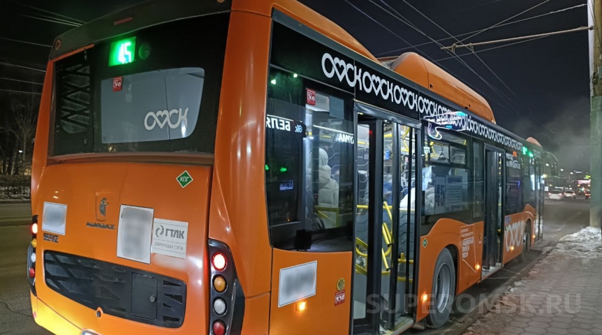 Названы маршруты автобусов для развозов омичей в новогоднюю ночь