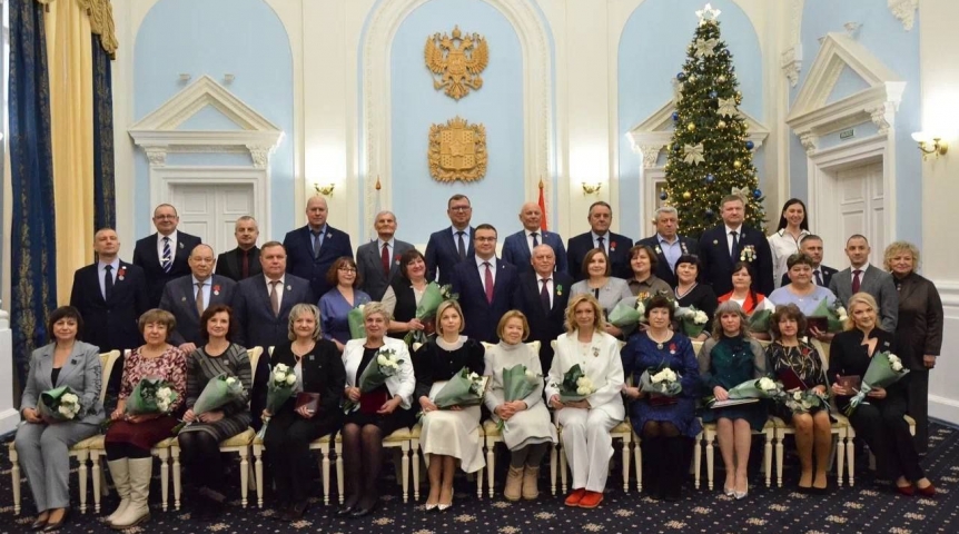 Перед Новым годом Хоценко вручил омичам госнаграды. Публикуем их список