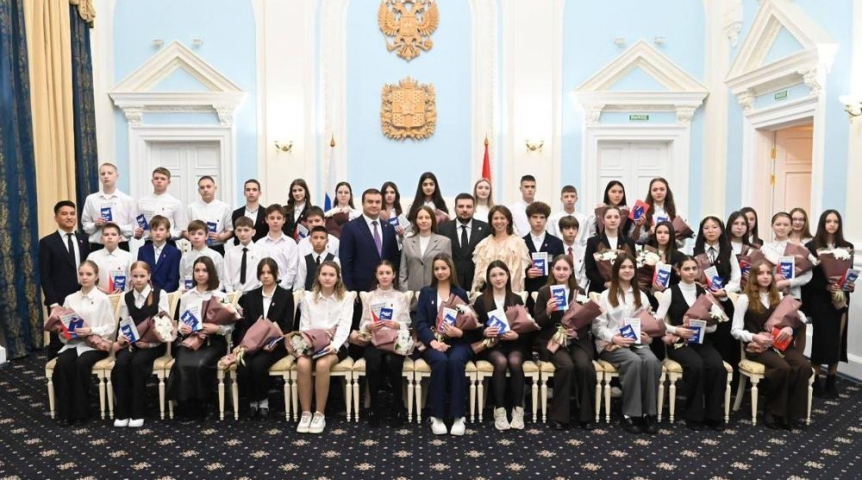 Юные омичи получили в День Конституции РФ их первые паспорта