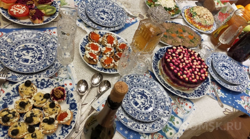 Мясо с картошкой – вредно: омский врач дала рекомендации по новогоднему столу с пользой