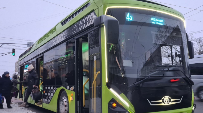 Электробус «Генерал» выпустили на популярный маршрут через весь Омск