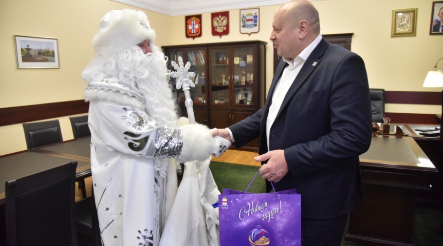 Мэр Омска Шелест принял участие в акции «Елка желаний»