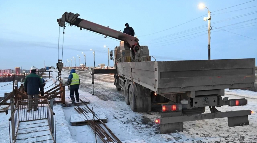 Шелест назвал срок переноса движения на обновленную часть моста у Телецентра в Омске