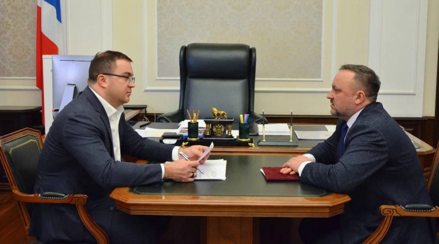 Губернатор Хоценко провел встречу с главой Омского района Долматовым