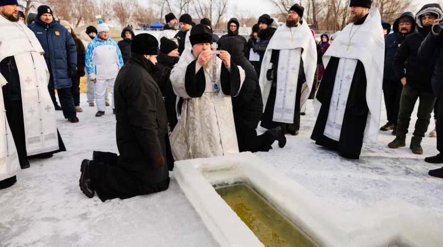 Освященной купели в Омске добавили баню