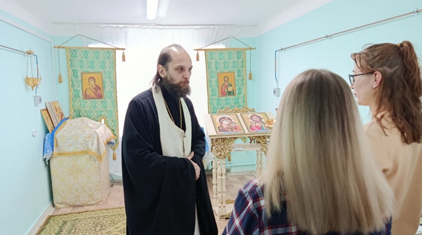 «Вразумление омичек»: в гинекологической больнице заработал домовой храм