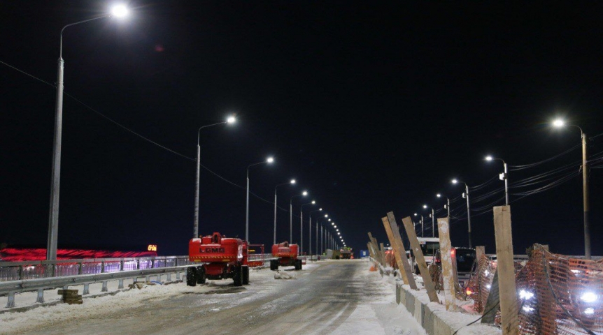 Мэр Омска Шелест показал кадры с отремонтированной части моста у Телецентра