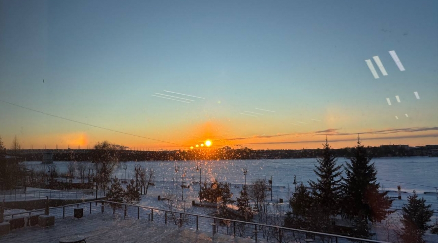 В омском небе засияло радужное гало