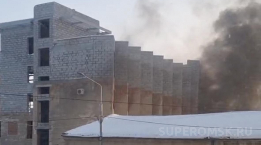 Названа предварительная причина мощного пожара на Ленина в Омске