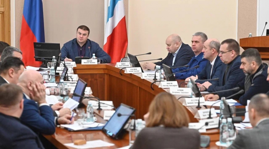 Омский губернатор Хоценко провел штаб по координации капремонта объектов в регионе
