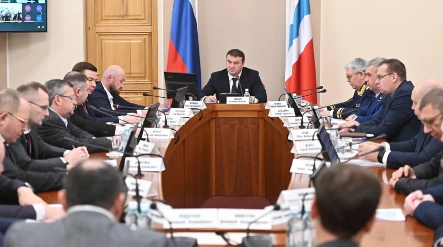 Омский губернатор Хоценко потребовал сократить сроки устранения аварий на сетях во время морозов