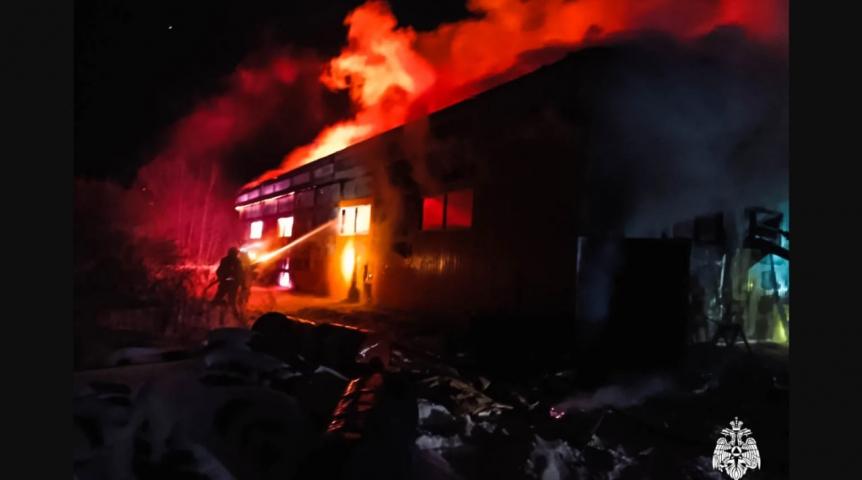 Появились детали мощного пожара в коттеджном поселке в Омске