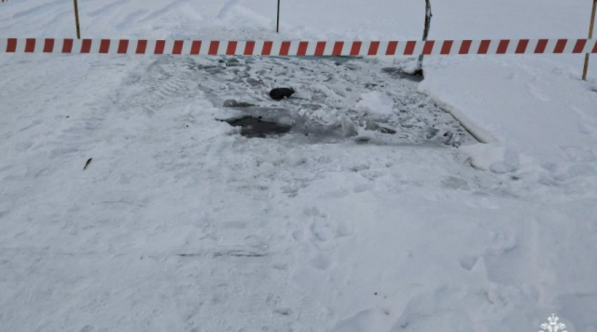 Водолазы отправились искать тело затонувшего в Омской области тракториста