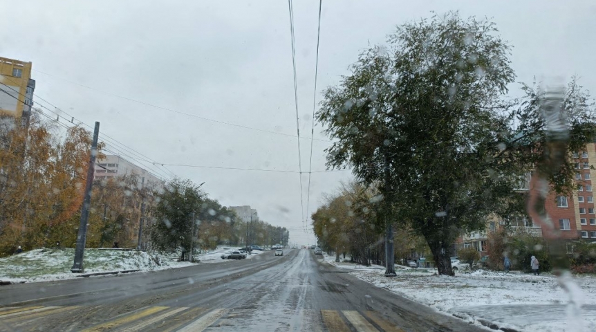 Омичам напомнили правила безопасности на трассах в связи ухудшением погоды