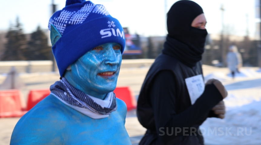 От Якубовича до фараона: смотрим образы омичей с Рождественского полумарафона