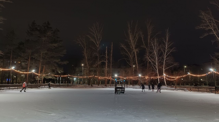 В Омске морозная погода привела к временному закрытию катков и экстрим-парка