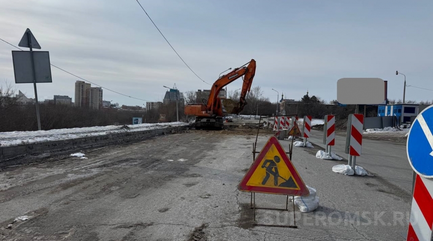 В центре Омска начали перекапывать дорогу